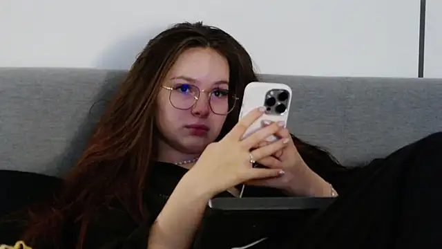 Snapshot of -Amora chatting on 02-15-26, 02:05 -Amora online show from 02-15-26, 02:05