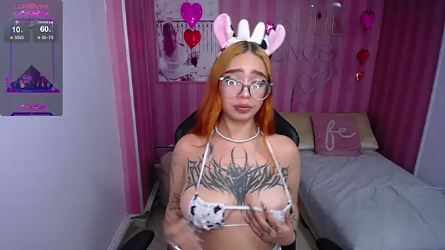 Snapshot of Anni_acker_b chatting on 02-17-25, 07:33 Anni acker b online show from 02-17-25, 07:33