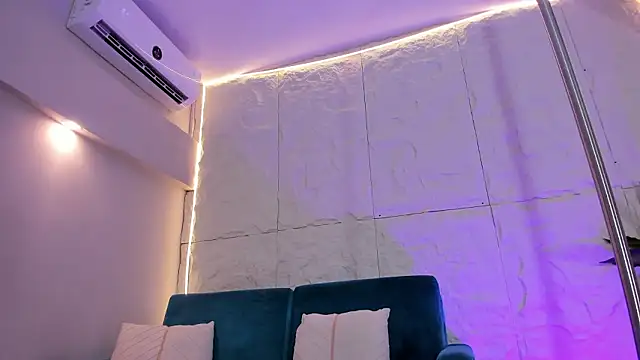 MelanieHillss online show from 02-02-26, 08:19