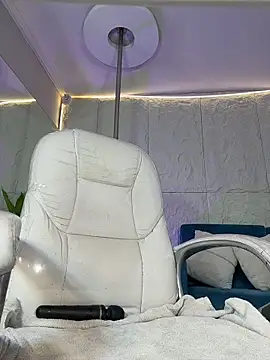 MelanieHillss online show from 02-13-26, 08:42