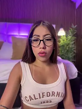 MelanieHillss online show from 07-11-26, 04:35