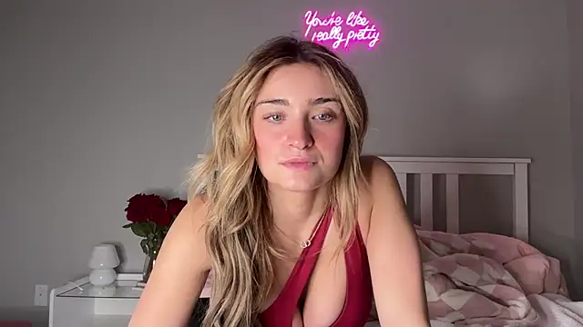 Snapshot of meggsworld chatting on 02-25-25, 11:37 meggsworld online show from 02-25-25, 11:37