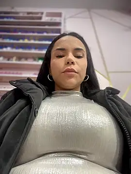 Snapshot of Naatalia chatting on 12-17-25, 10:48 Naatalia online show from 12-17-25, 10:48