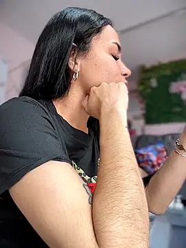 Snapshot of Naatalia chatting on 12-22-25, 04:07 Naatalia online show from 12-22-25, 04:07