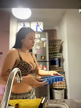 Snapshot of Naatalia chatting on 12-20-25, 06:33 Naatalia online show from 12-20-25, 06:33