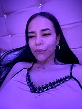 Snapshot of Naatalia chatting on 11-12-25, 08:40 Naatalia online show from 11-12-25, 08:40