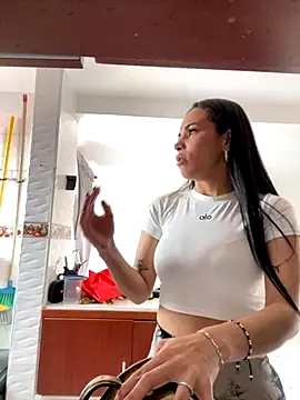 Snapshot of Naatalia chatting on 11-06-25, 06:12 Naatalia online show from 11-06-25, 06:12