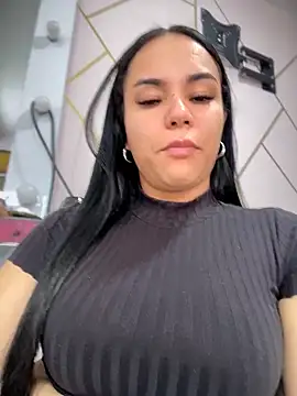 Snapshot of Naatalia chatting on 02-21-26, 05:04 Naatalia online show from 02-21-26, 05:04