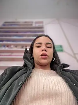 Snapshot of Naatalia chatting on 11-14-25, 08:12 Naatalia online show from 11-14-25, 08:12