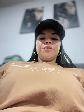 Snapshot of Naatalia chatting on 11-03-25, 10:57 Naatalia online show from 11-03-25, 10:57