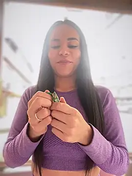 Snapshot of Naatalia chatting on 11-18-25, 06:00 Naatalia online show from 11-18-25, 06:00