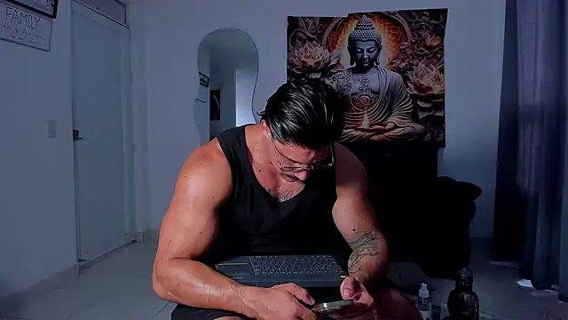 Valentino Dosantos  online show from 11-04-25, 08:23