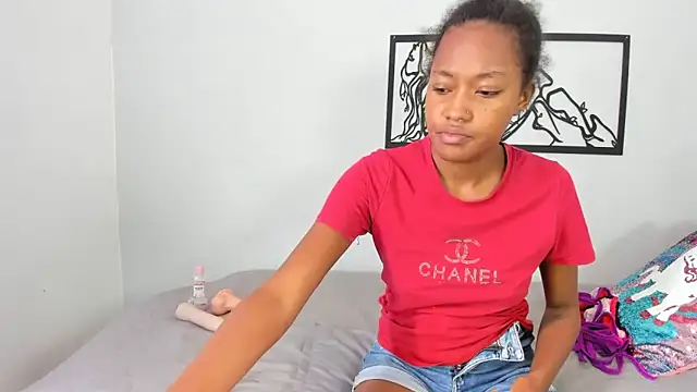 Snapshot of karina-lopez chatting on 10-17-25, 02:30 karina-lopez online show from 10-17-25, 02:30