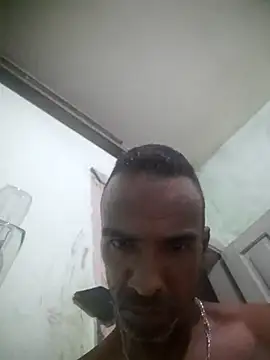 Snapshot of Rodr6812pc chatting on 11-18-25, 05:00 Rodr6812pc online show from 11-18-25, 05:00