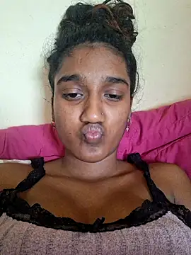 Snapshot of indianpink_lips chatting on 09-28-25, 02:46 indianpink lips online show from 09-28-25, 02:46