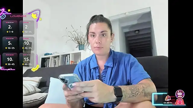 Snapshot of Lar0uch chatting on 09-21-25, 04:23 Lar0uch online show from 09-21-25, 04:23