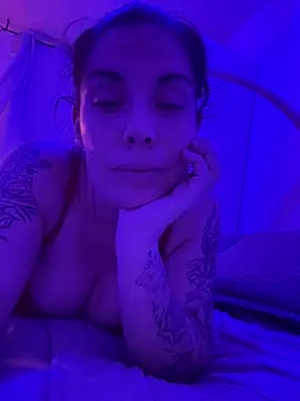 Snapshot of Lar0uch chatting on 02-20-25, 07:19 Lar0uch online show from 02-20-25, 07:19