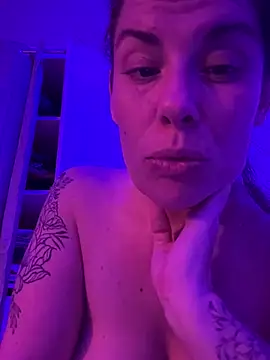 Snapshot of Lar0uch chatting on 02-22-25, 08:50 Lar0uch online show from 02-22-25, 08:50