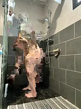 Snapshot of Lar0uch chatting on 03-23-25, 08:15 Lar0uch online show from 03-23-25, 08:15