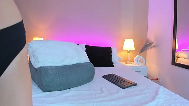 Snapshot of Elizabeth_sarmiento chatting on 03-19-25, 11:47 Elizabeth sarmiento online show from 03-19-25, 11:47