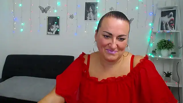 Snapshot of DianaMGG chatting on 10-01-25, 05:56 DianaMGG online show from 10-01-25, 05:56