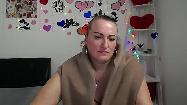 Snapshot of DianaMGG chatting on 02-28-25, 03:15 DianaMGG online show from 02-28-25, 03:15