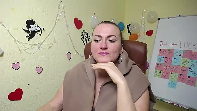 Snapshot of DianaMGG chatting on 02-21-25, 12:27 DianaMGG online show from 02-21-25, 12:27