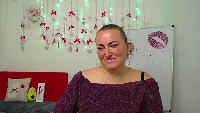 DianaMGG online show from 04-07-26, 05:31