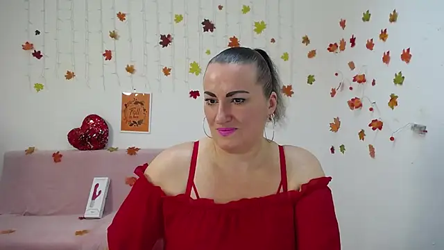 DianaMGG online show from 11-18-25, 06:17