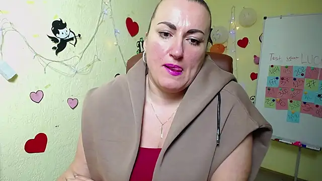 Snapshot of DianaMGG chatting on 02-27-25, 09:18 DianaMGG online show from 02-27-25, 09:18