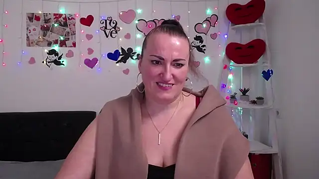 Snapshot of DianaMGG chatting on 03-02-25, 03:30 DianaMGG online show from 03-02-25, 03:30