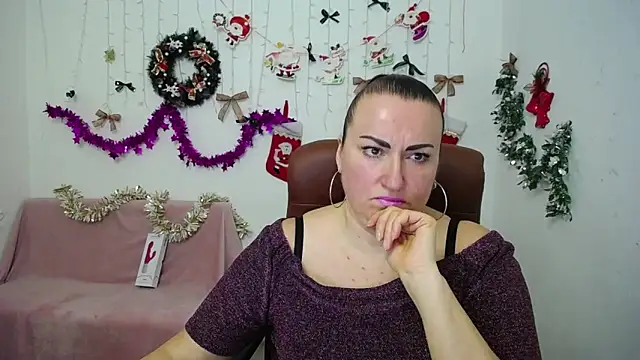 DianaMGG online show from 12-21-25, 06:31