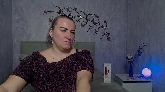 DianaMGG online show from 02-25-26, 06:13