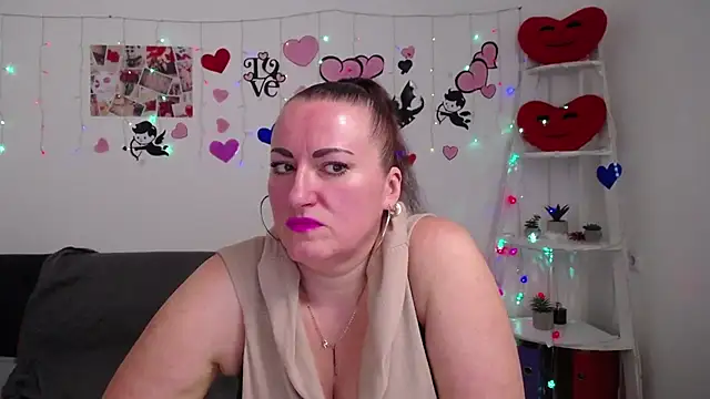 Snapshot of DianaMGG chatting on 03-06-25, 09:36 DianaMGG online show from 03-06-25, 09:36