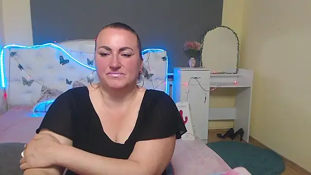 Snapshot of DianaMGG chatting on 04-27-26, 05:49 DianaMGG online show from 04-27-26, 05:49