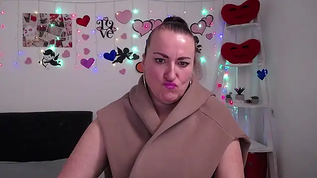 Snapshot of DianaMGG chatting on 03-02-25, 12:25 DianaMGG online show from 03-02-25, 12:25