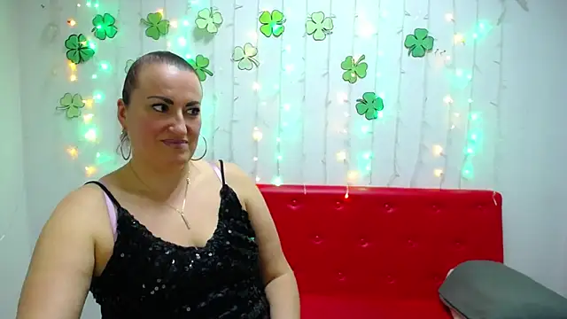 Snapshot of DianaMGG chatting on 03-20-25, 12:32 DianaMGG online show from 03-20-25, 12:32