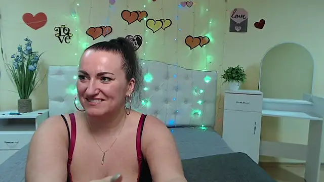 Snapshot of DianaMGG chatting on 03-12-25, 01:08 DianaMGG online show from 03-12-25, 01:08