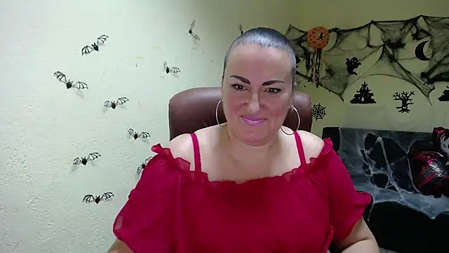 Snapshot of DianaMGG chatting on 10-22-25, 05:29 DianaMGG online show from 10-22-25, 05:29