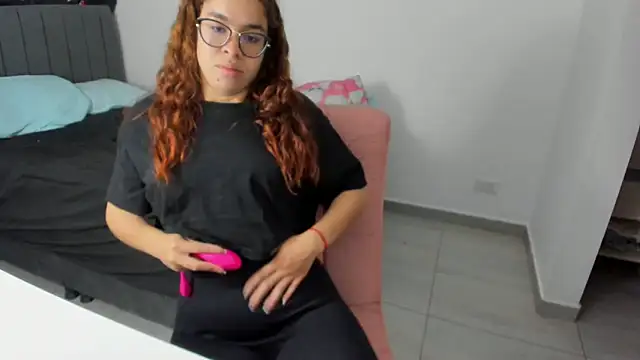 Greciaruiz  online show from 10-05-25, 10:22