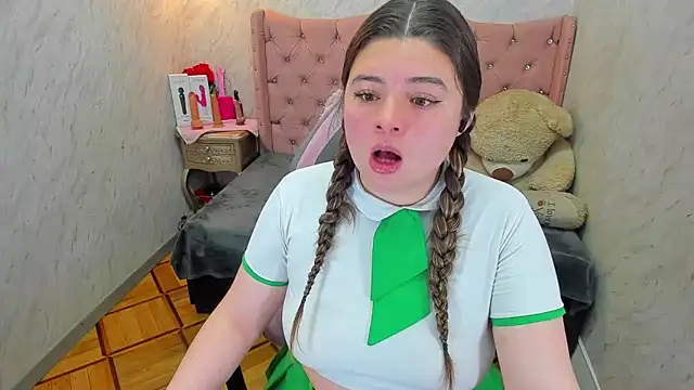 Snapshot of Lianngrace chatting on 05-13-26, 02:46 Lianngrace online show from 05-13-26, 02:46