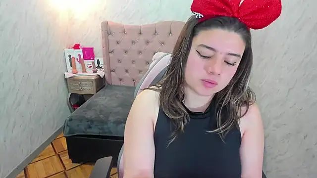 Lianngrace online show from 12-18-25, 03:27