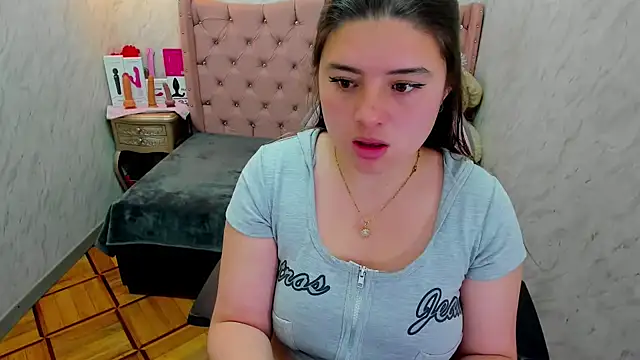 Lianngrace online show from 11-12-25, 02:43