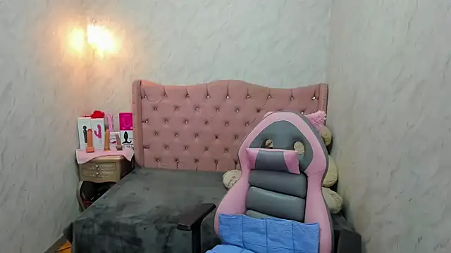 Lianngrace online show from 10-21-25, 02:49