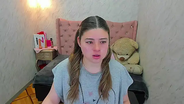 Snapshot of Lianngrace chatting on 05-15-26, 02:26 Lianngrace online show from 05-15-26, 02:26