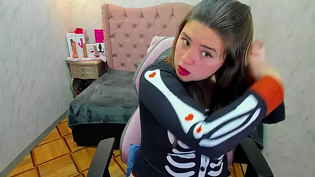 Lianngrace online show from 10-17-25, 02:19