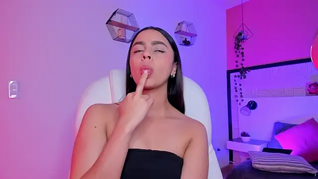 Bella walker  online show from 04-16-26, 09:39