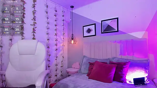 Bella walker  online show from 12-18-25, 08:12