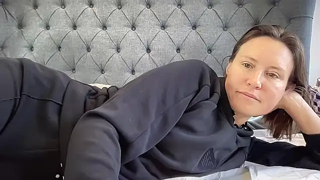 Snapshot of eatmypie69 chatting on 09-22-25, 12:11 eatmypie69 online show from 09-22-25, 12:11