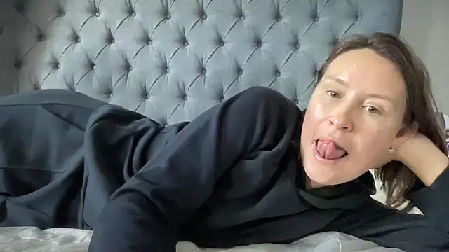 Snapshot of eatmypie69 chatting on 09-30-25, 09:26 eatmypie69 online show from 09-30-25, 09:26